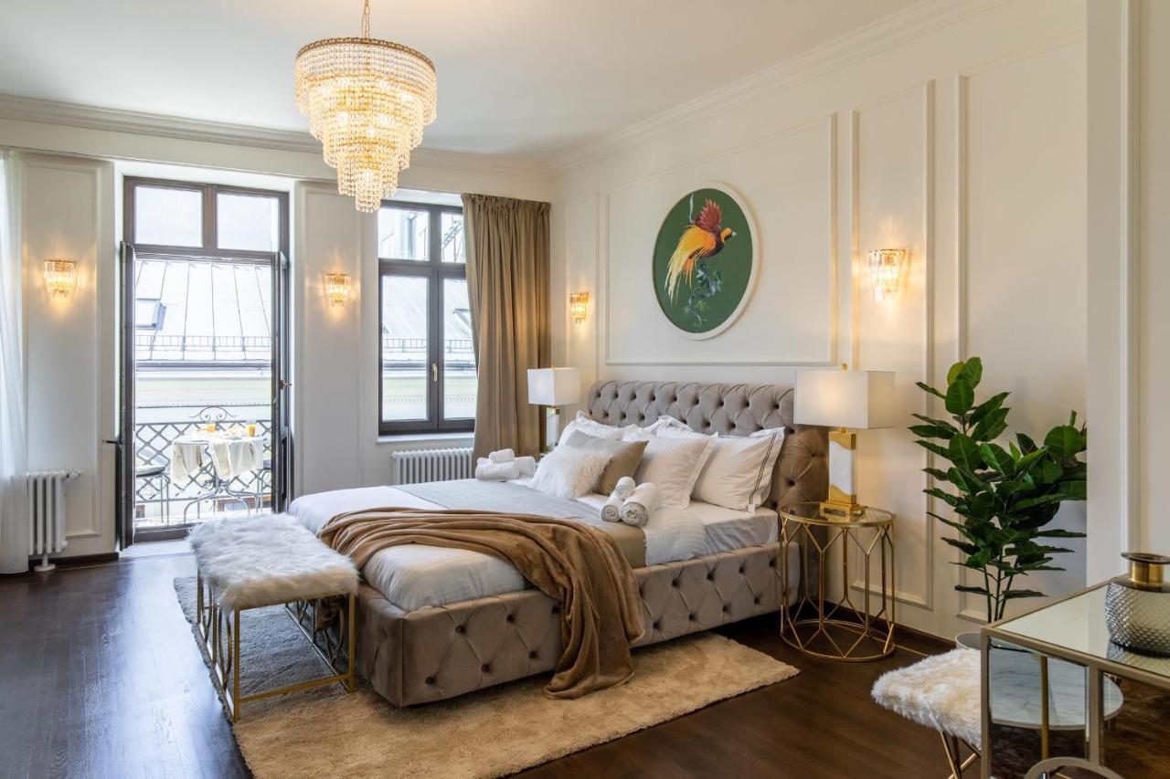 Holt Old Town Luxury Suites With Balcony Бухарест Экстерьер фото