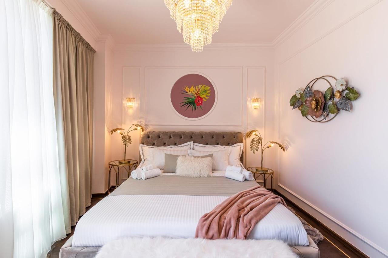 Holt Old Town Luxury Suites With Balcony Бухарест Экстерьер фото