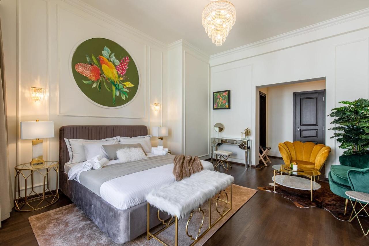 Holt Old Town Luxury Suites With Balcony Бухарест Экстерьер фото
