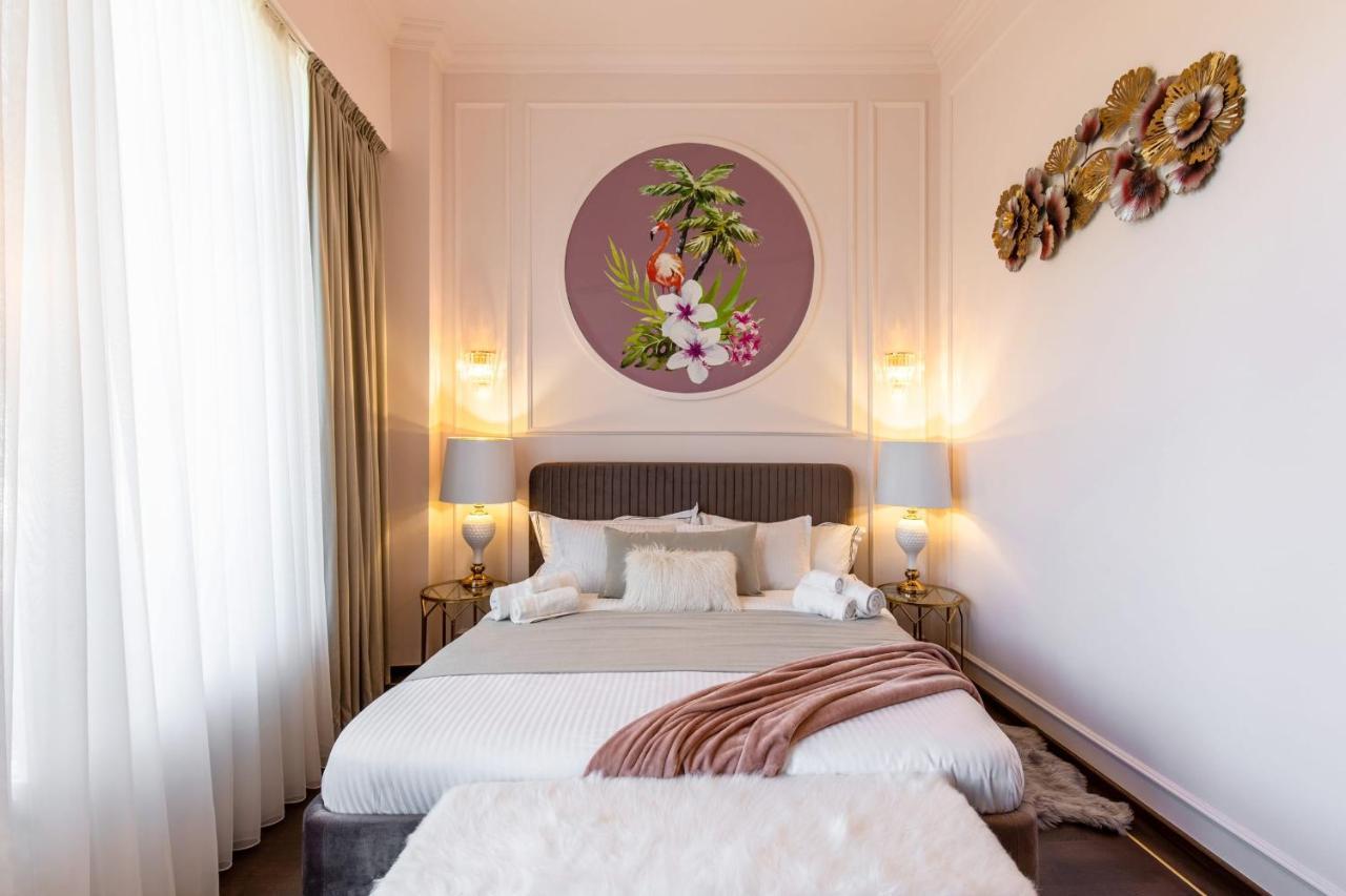 Holt Old Town Luxury Suites With Balcony Бухарест Экстерьер фото