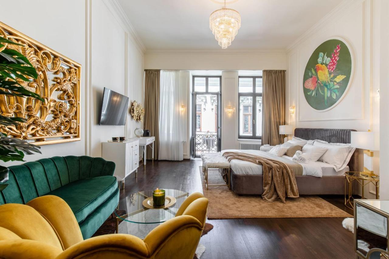Holt Old Town Luxury Suites With Balcony Бухарест Экстерьер фото
