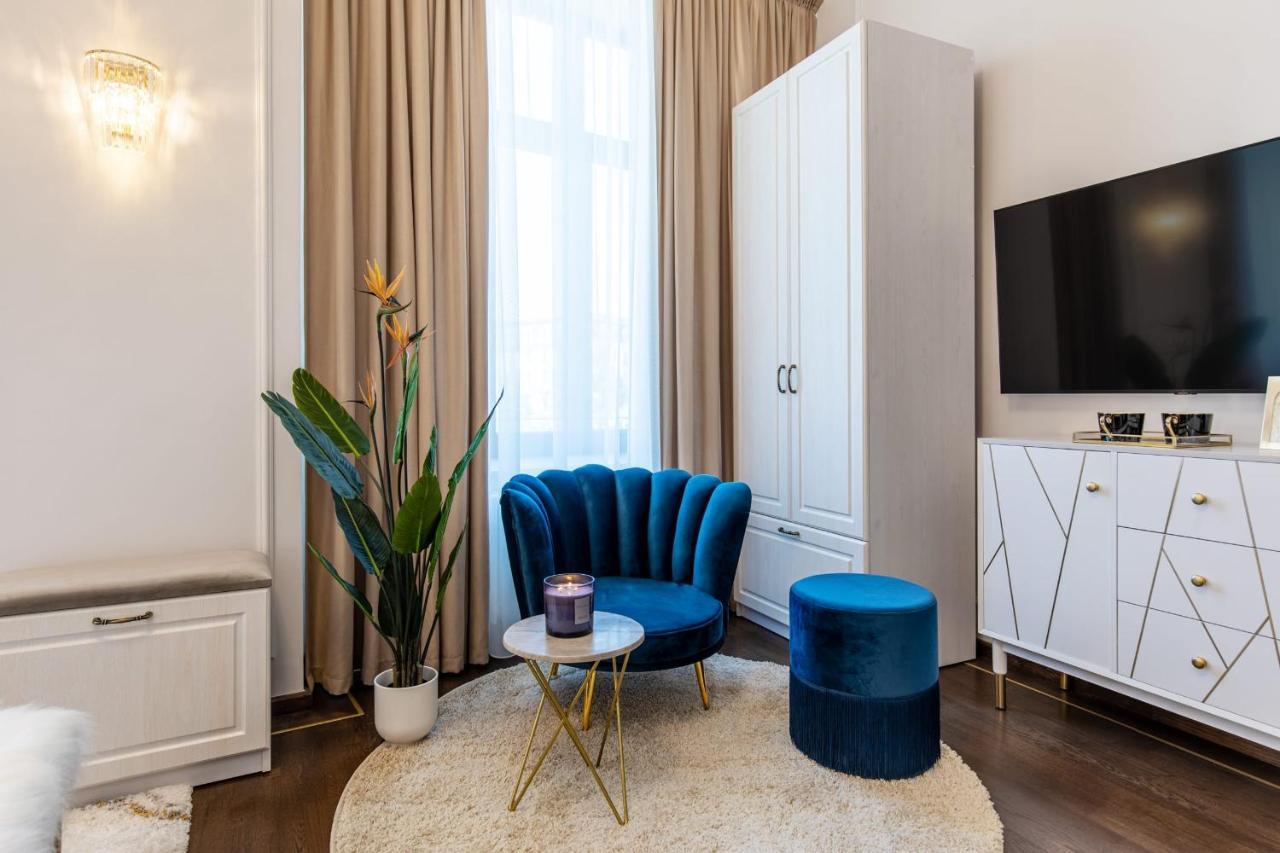 Holt Old Town Luxury Suites With Balcony Бухарест Экстерьер фото