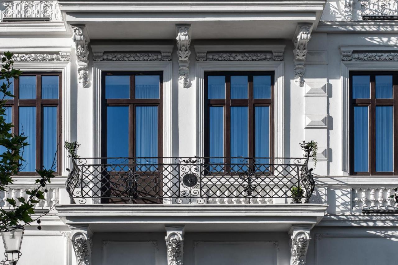 Holt Old Town Luxury Suites With Balcony Бухарест Экстерьер фото