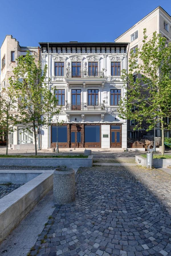 Holt Old Town Luxury Suites With Balcony Бухарест Экстерьер фото