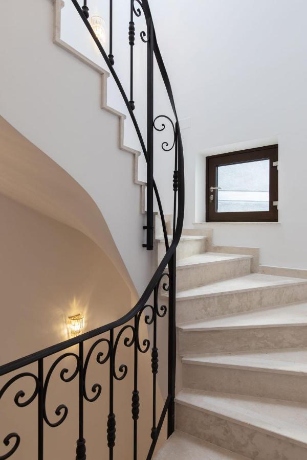 Holt Old Town Luxury Suites With Balcony Бухарест Экстерьер фото