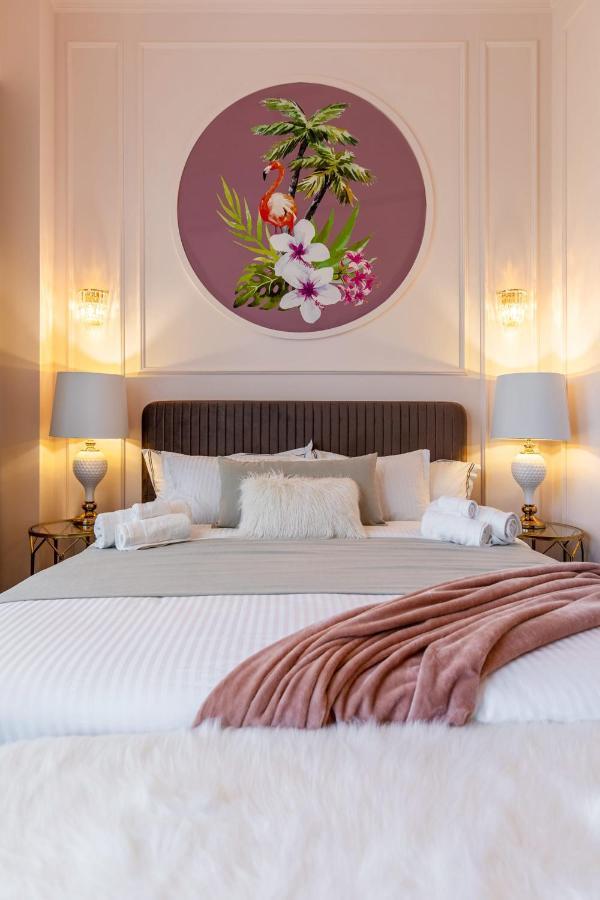 Holt Old Town Luxury Suites With Balcony Бухарест Экстерьер фото