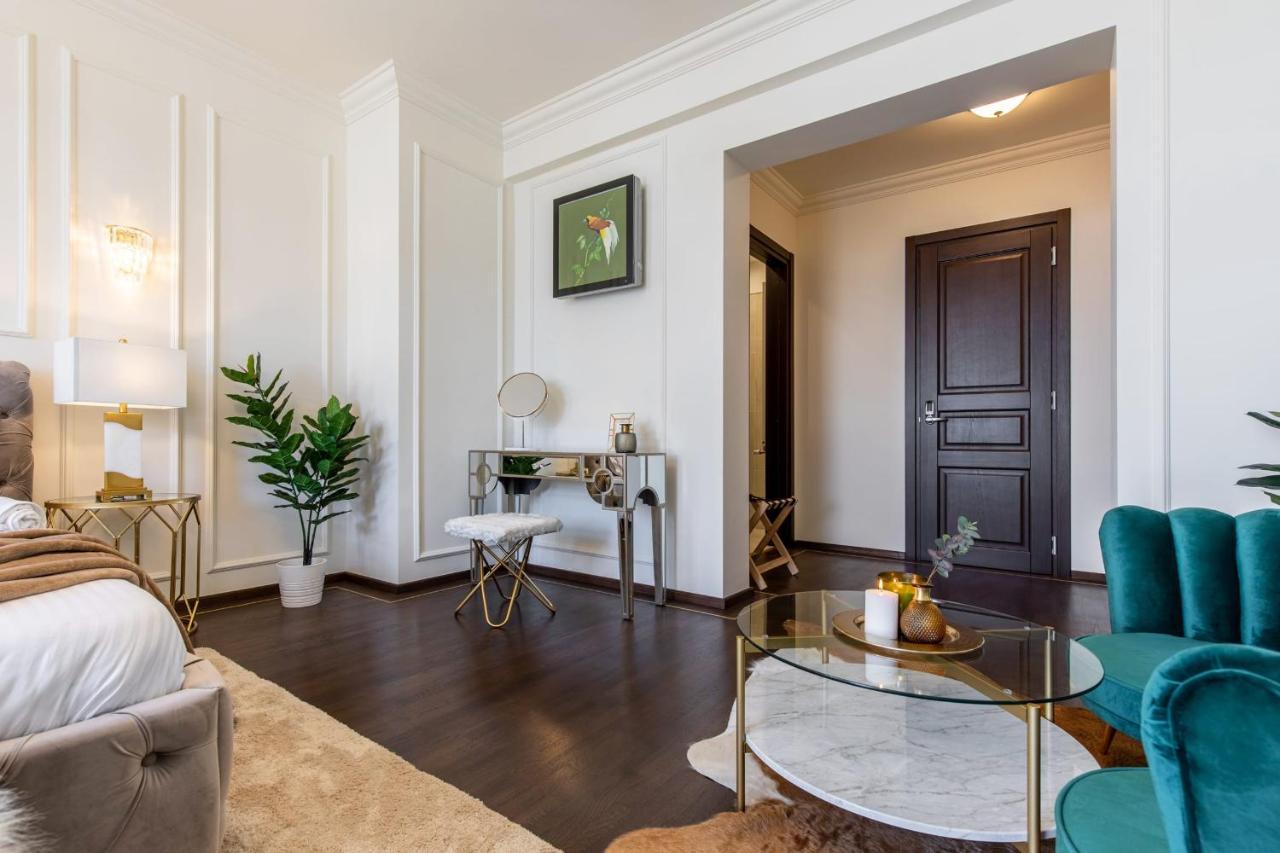 Holt Old Town Luxury Suites With Balcony Бухарест Экстерьер фото