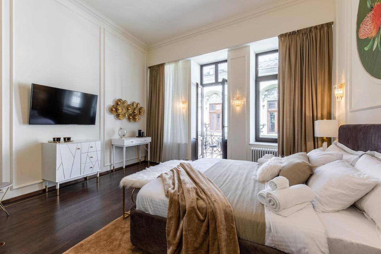 Holt Old Town Luxury Suites With Balcony Бухарест Экстерьер фото