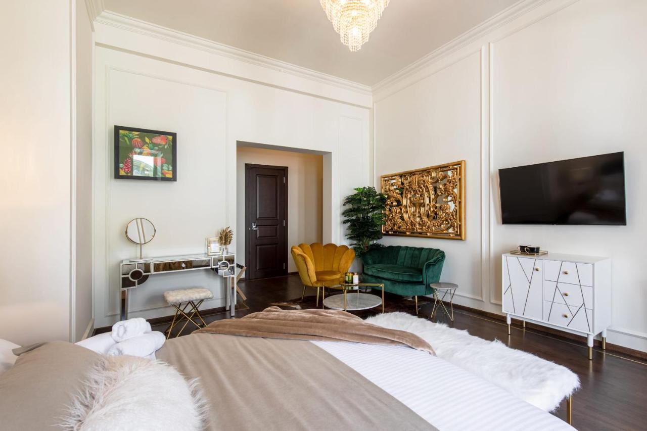 Holt Old Town Luxury Suites With Balcony Бухарест Экстерьер фото