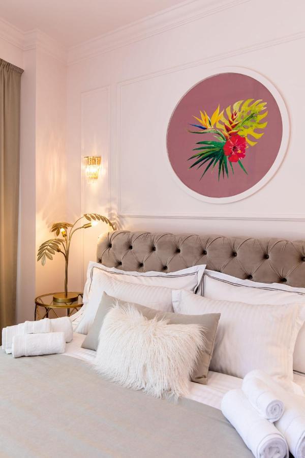 Holt Old Town Luxury Suites With Balcony Бухарест Экстерьер фото