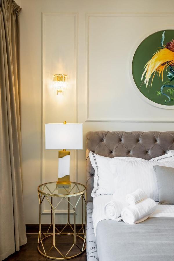 Holt Old Town Luxury Suites With Balcony Бухарест Экстерьер фото