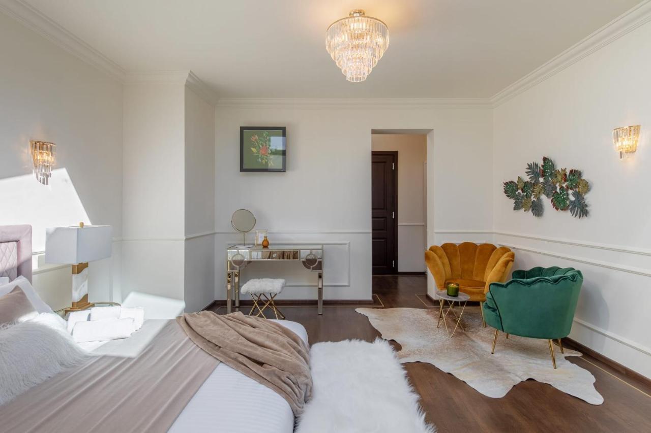 Holt Old Town Luxury Suites With Balcony Бухарест Экстерьер фото