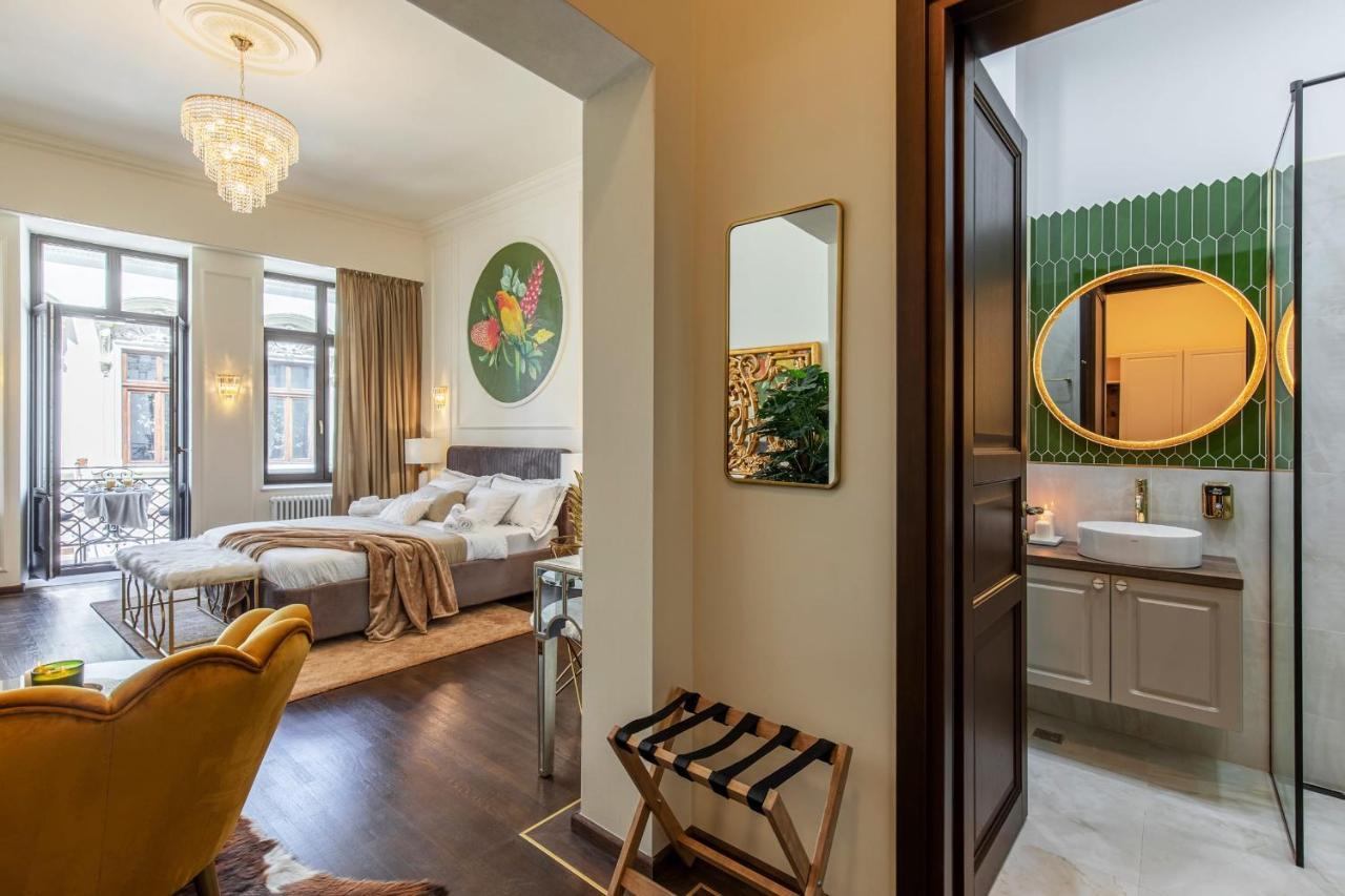 Holt Old Town Luxury Suites With Balcony Бухарест Экстерьер фото
