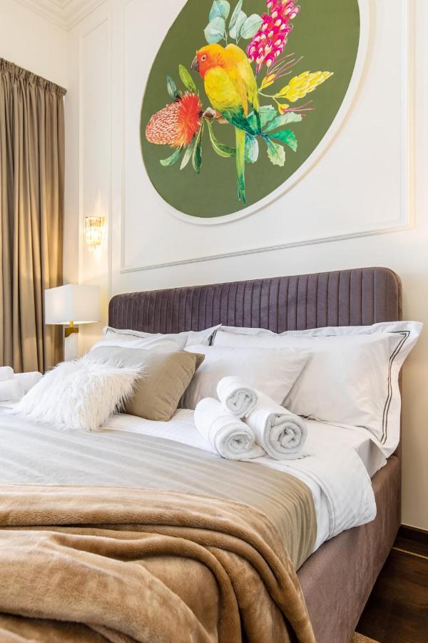 Holt Old Town Luxury Suites With Balcony Бухарест Экстерьер фото