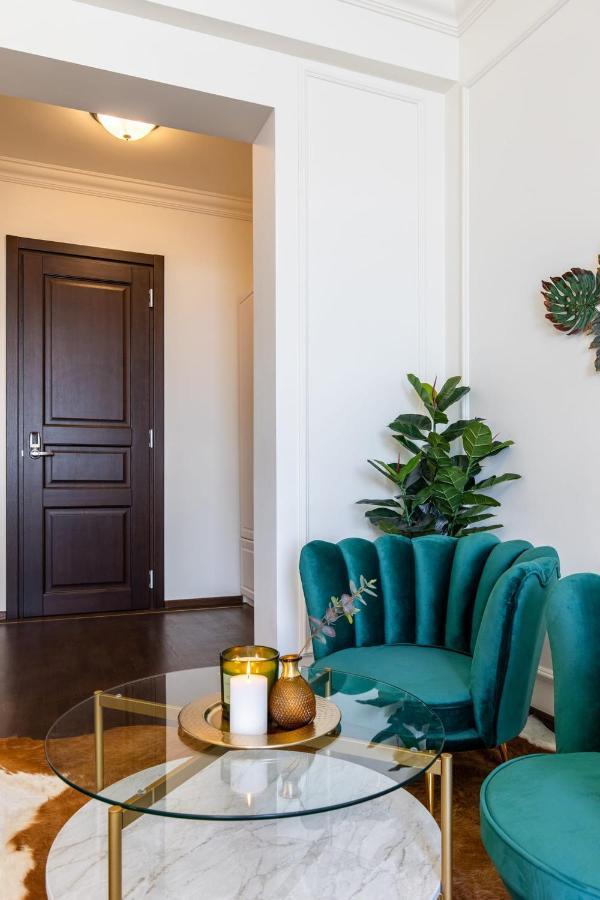 Holt Old Town Luxury Suites With Balcony Бухарест Экстерьер фото