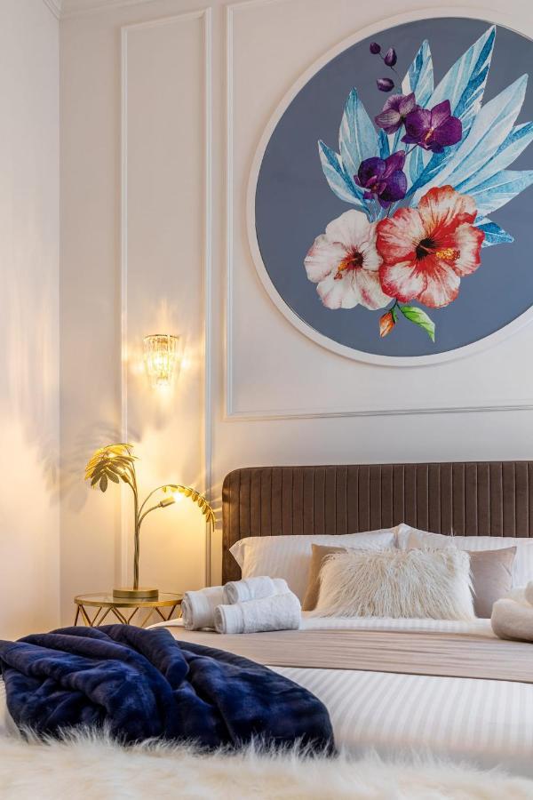Holt Old Town Luxury Suites With Balcony Бухарест Экстерьер фото