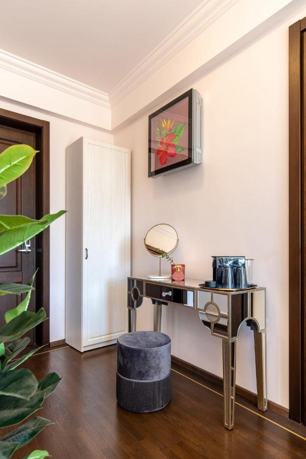 Holt Old Town Luxury Suites With Balcony Бухарест Экстерьер фото