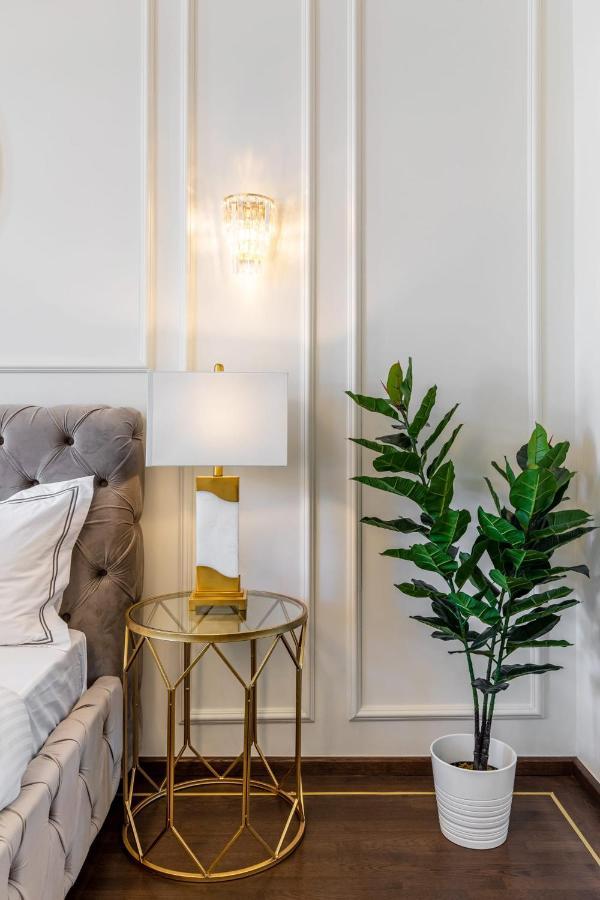 Holt Old Town Luxury Suites With Balcony Бухарест Экстерьер фото